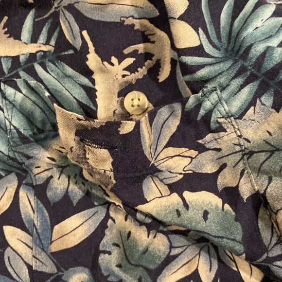 Vintage green/black Pierre Cardin Rayon Hawaiian Shirt Made Korea Size 2x - Picture 3 of 4